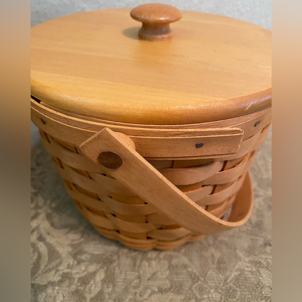 Longaberger Round Basket Swing Handle With Lid  and Liner dated 1999
